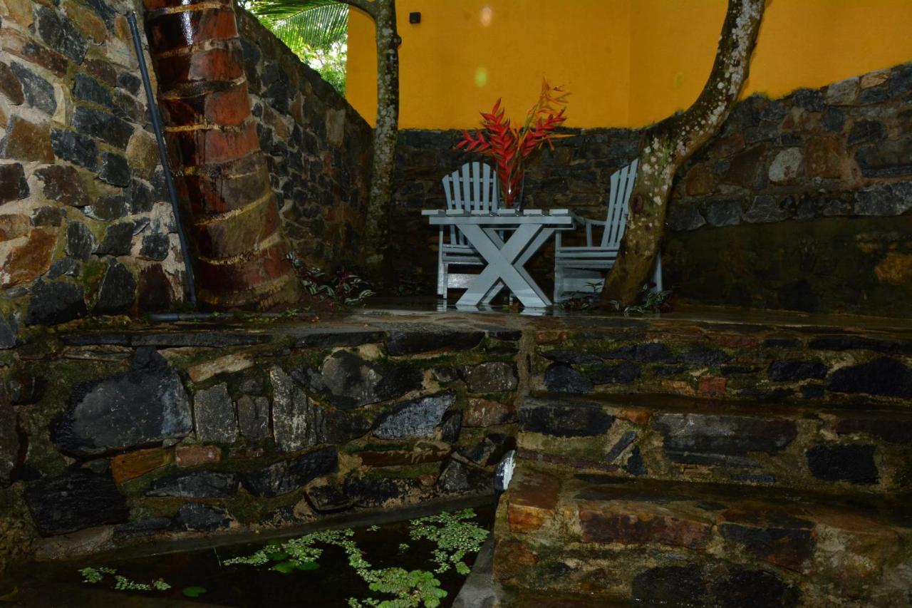 View Guesthouse & Bistro At Goyambokka Tangalle Bagian luar foto
