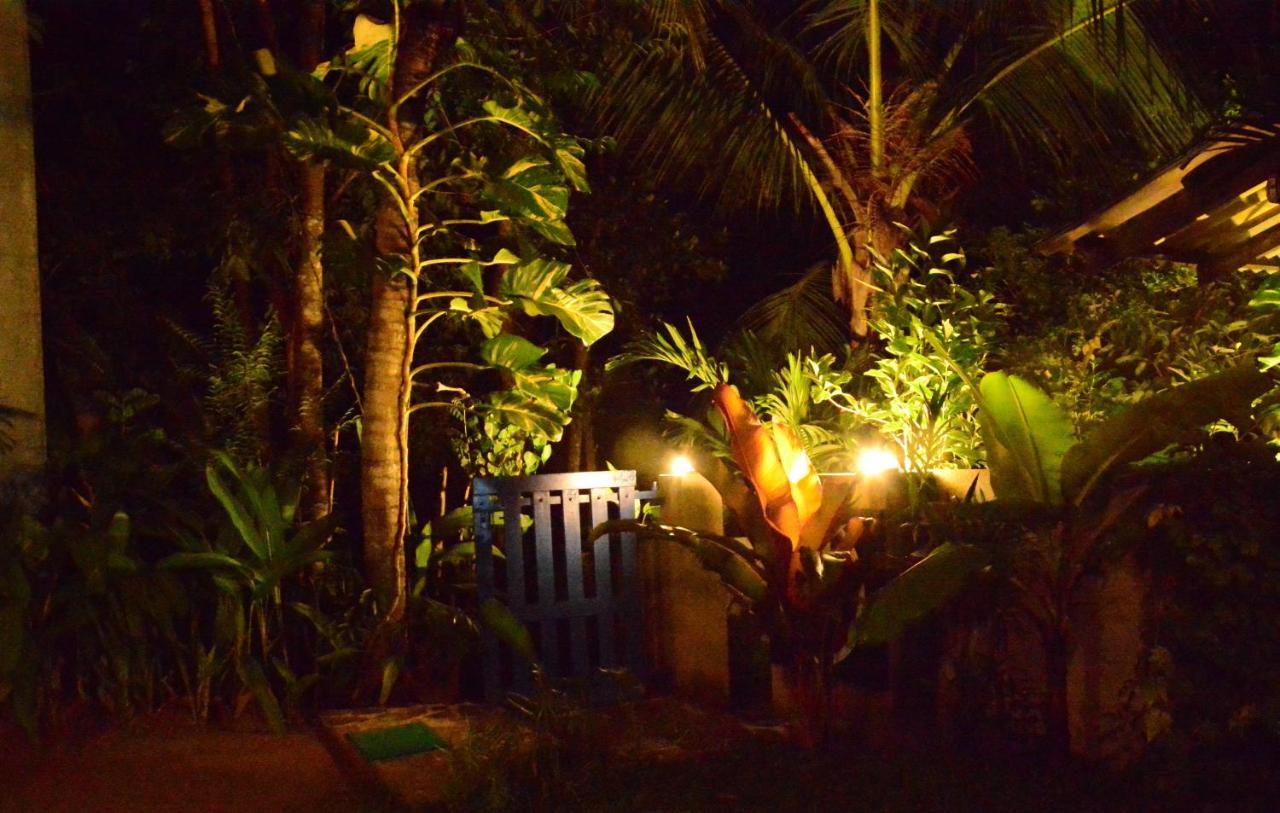 View Guesthouse & Bistro At Goyambokka Tangalle Bagian luar foto