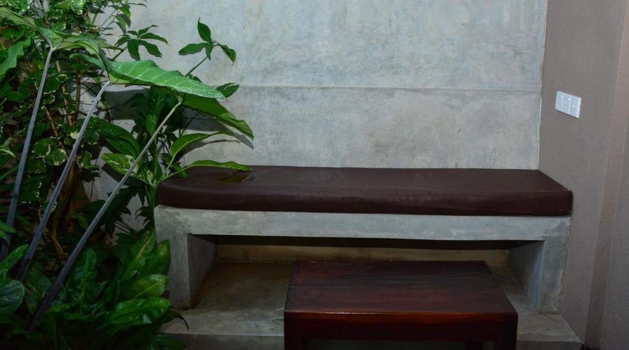 View Guesthouse & Bistro At Goyambokka Tangalle Bagian luar foto
